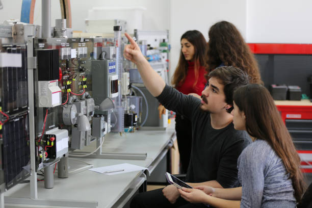 istock Students working in laboratory of renewable energy. 867390992
