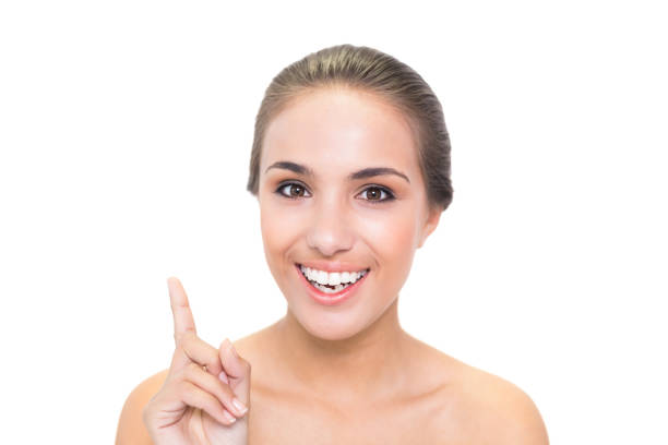 istock Cheerful young brunette woman having an idea 867413332