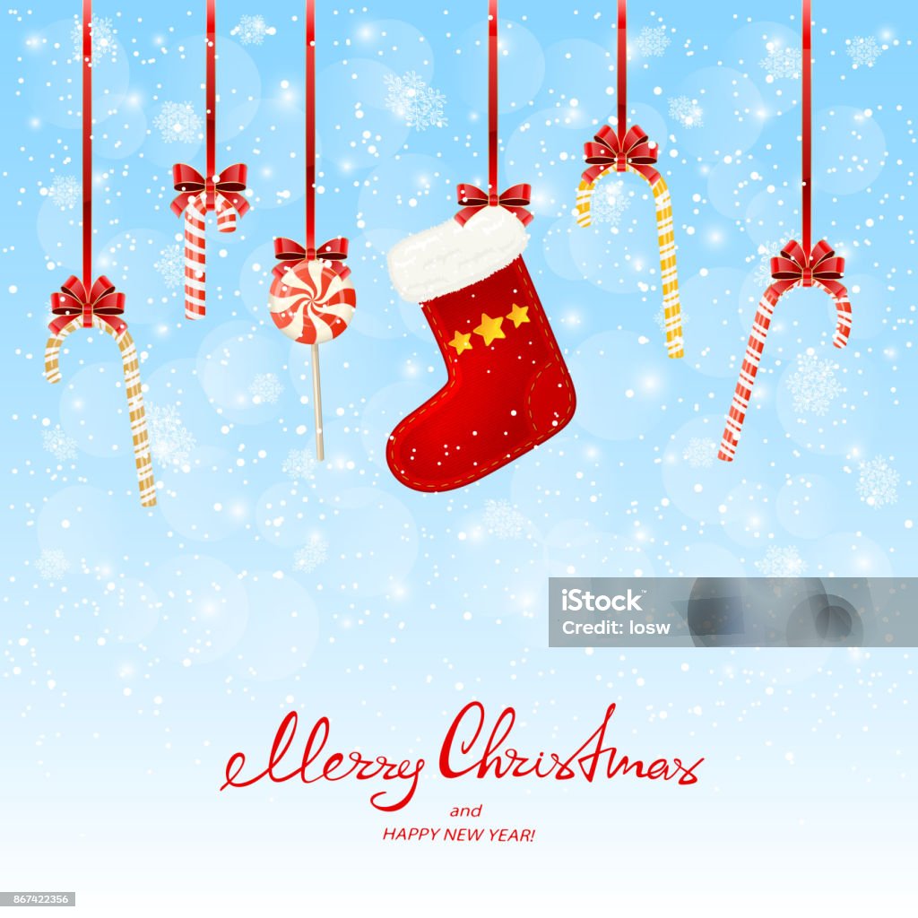 Decoraciones navideñas con piruletas y media de la Navidad en fondo nevado - arte vectorial de Medias de navidad libre de derechos