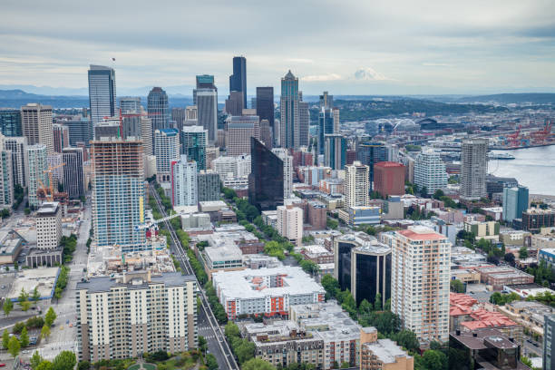 istock Seattle skyline with Mount Rainier in the background 867499224