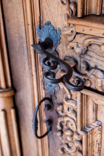 istock Old wooden door 867530974