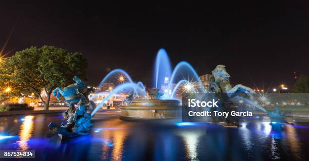 Fountains On The Plaza In Kansas City Stock Photo - Download Image Now - Kansas City - Missouri, Fountain, Night