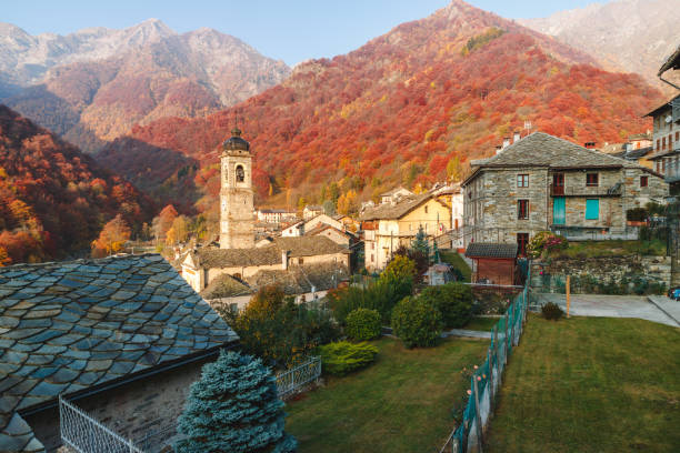 istock Rustic alpine country  in autumn scenery 867563050