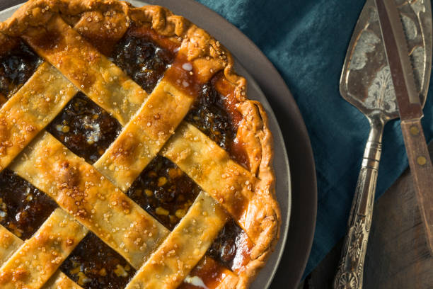 istock Sweet Homemade Mincemeat Pie 867563054