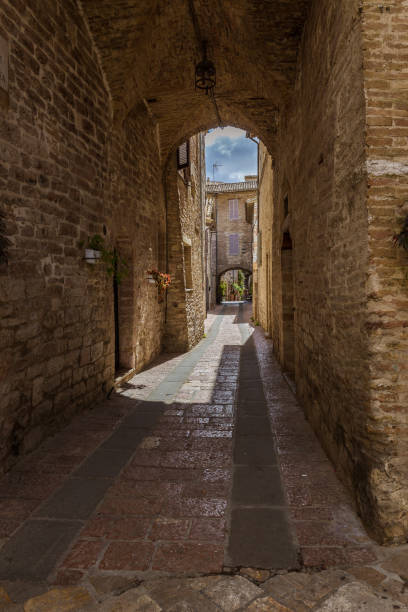 istock the alley of Foligno 867680114