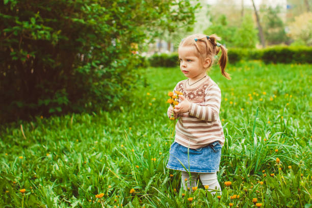 istock the little girl in the grass 867753814