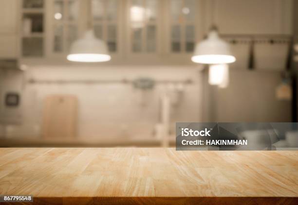 木製テーブルの上にはキッチンの壁部屋背景をぼかし - キッチンのストックフォトや画像を多数ご用意 - キッチン, テーブル, 背景
