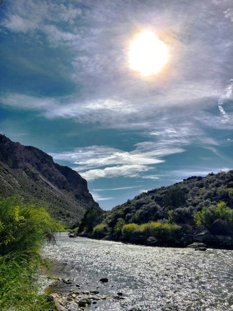 река и солнце - rio grande new mexico river valley стоковые фото и изображения