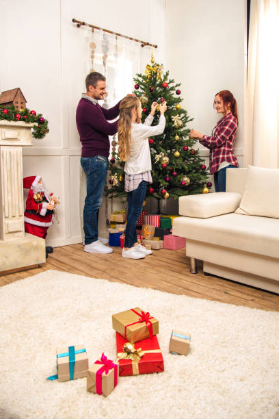 istock family decorated christmas tree 867833200