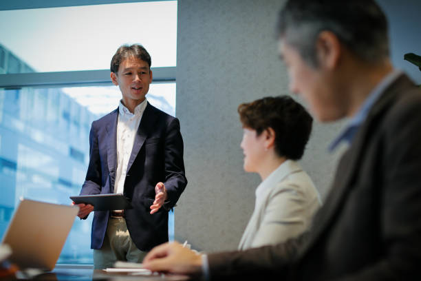 istock Businessman at a table having a meeting 867863166