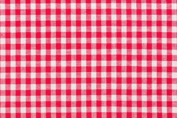 red, whire checkered tartan, pattern - restaurant tablecloth imagens e fotografias de stock