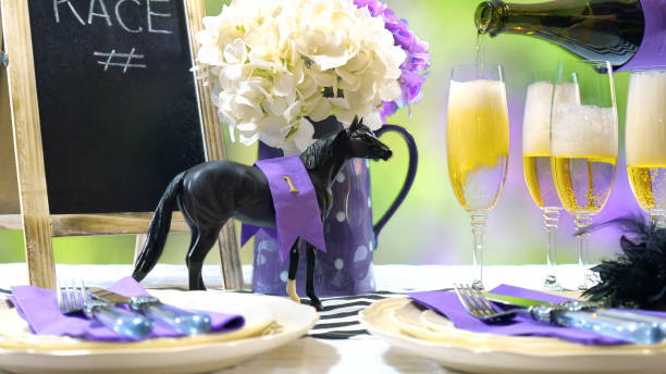 ajuste de la tabla de almuerzo del día de carreras de carreras de caballos - ascot fotografías e imágenes de stock