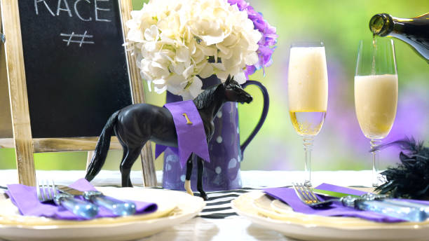 ajuste de la tabla de almuerzo del día de carreras de carreras de caballos - ascot fotografías e imágenes de stock