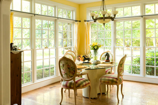 pretty breakfast nook Sunny breakfast nook at a bed and breakast  has many windows to see horse pastures in the countryside, LaGrange, KY, USA breakfast room stock pictures, royalty-free photos & images