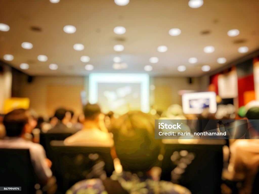 Abstract blurred image of people sitting in conference room for profession seminar with attendee, presenter and audience background, business & educaction concept, official new product launches Large Stock Photo