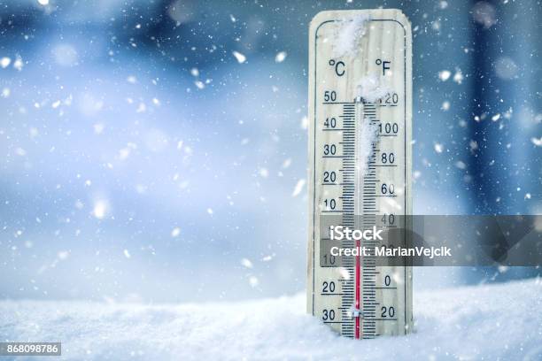 Thermometer On Snow Shows Low Temperatures Zero Low Temperatures In Degrees Celsius And Fahrenheit Cold Winter Weather Zero Celsius Thirty Two Farenheit Stock Photo - Download Image Now