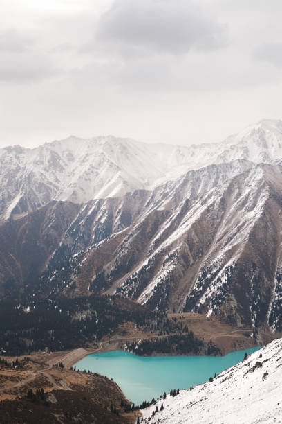 Winter came to the mountains