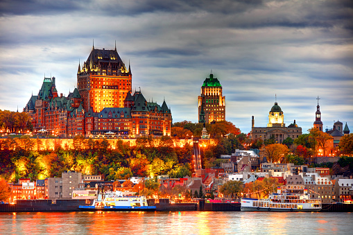 Skyline de la ciudad de Quebec a lo largo del río San Lorenzo photo