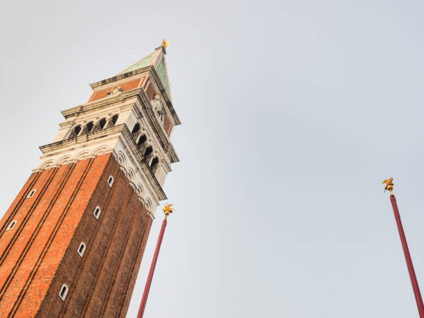 campanile de saint-marc et venise, italie - st marks cathedral photos et images de collection