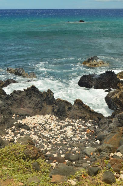 istock Beautiful Cliff In Hawaii 868212622