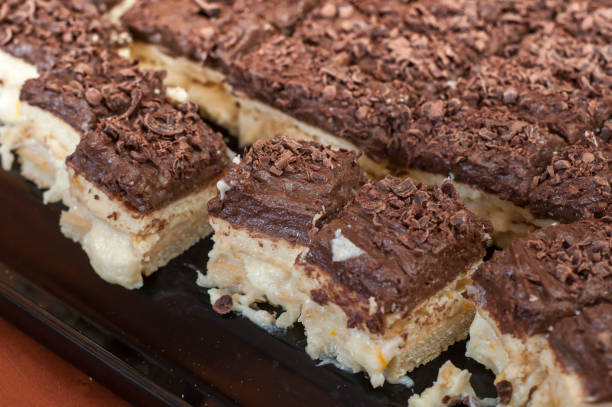 Pavê de Bis Cremoso: Chocolate, Crocante e Fácil! - receita deliciosa profissional - passo 1