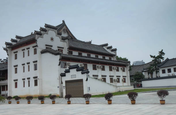 templo guiyuan s un templo budista ubicado en la ciudad de wuhan, - hubei province fotografías e imágenes de stock