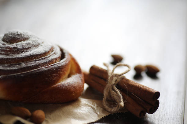 istock Delicious pastry with cinnamon and fruit 868312762