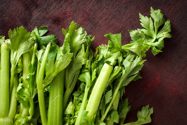 sellerie-nahaufnahme-hintergrund - celery stock-fotos und bilder