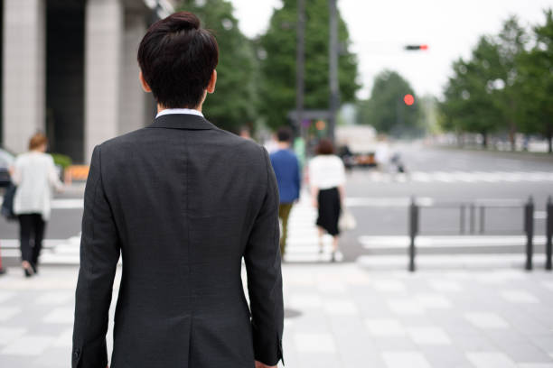 東京のビジネスマンの屋外イメージ - 後ろ姿 ストックフォトと画像