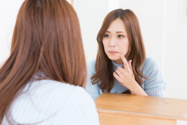 istock woman to see a mirror 868342838