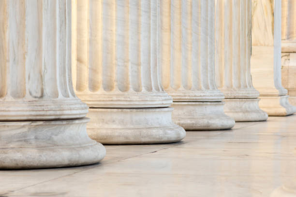 fila de columnas - neoclásico fotografías e imágenes de stock