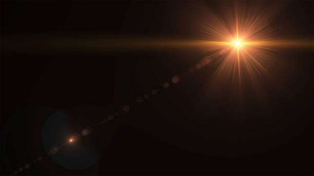 explosión sol abstracto con destello de lente digital sobre el fondo negro - reflected light fotografías e imágenes de stock