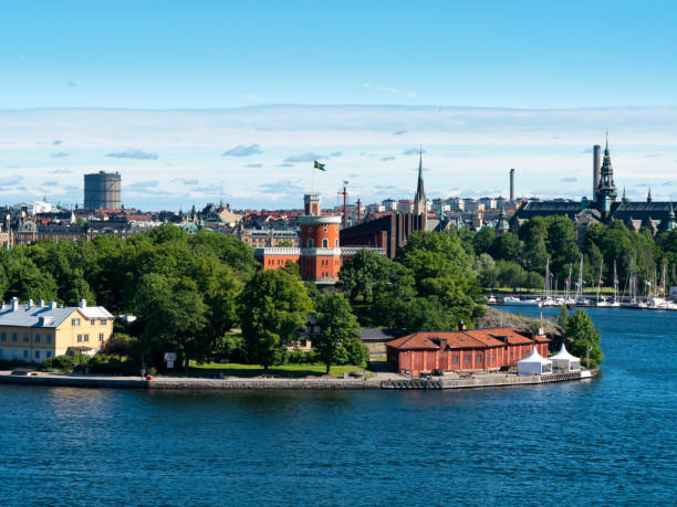 The castle on Kastellholmen (Castle Island) in Stockholm harbour. The castle, or citadel, is also known as ‘Kastellet’. Kastellholmen is attached to the larger island of Skeppsholmen by a bridge, ‘Kastellholmsbron’. Behind the Kastellet, the brown building with masts is the famous Vasa Museum at Djurgården.