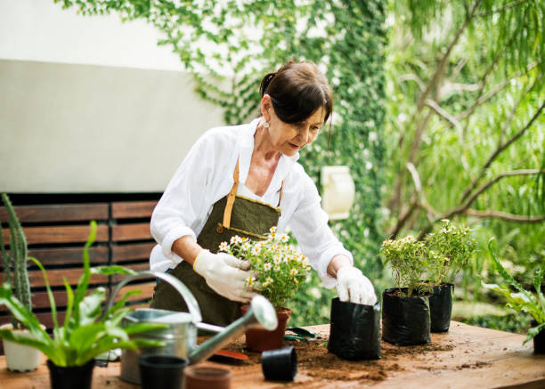 istock People is planting flowers 868380982