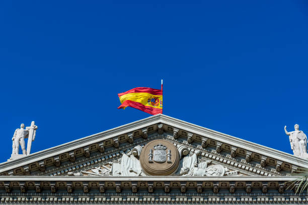 istock Spanish Flag on building in Barcelona, Spain 868385688