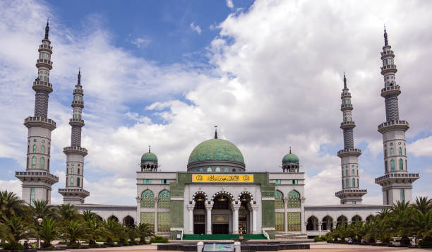 большая мечеть шадиан - гедзиу, yunnan, китай. - turpan стоковые фото и изображения