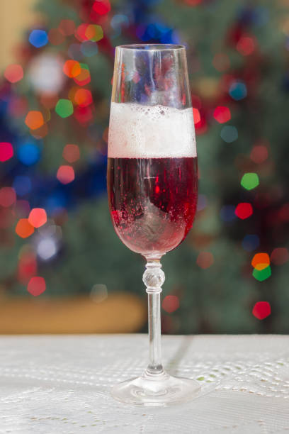 istock Red sparkling wine on blurred background of christmas lights 868399314