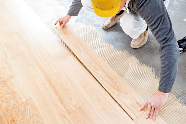 istock Man installing floors in new house 868447718