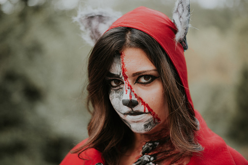 Tigge helgen Strålende Little Red Riding Hood And Wolf Costume Stock Photo - Download Image Now -  Costume, Wolf, Adult - iStock