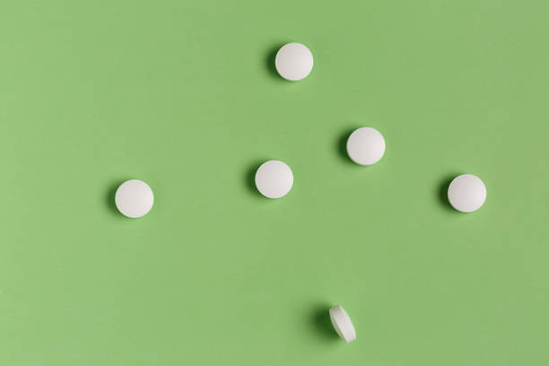 istock White round medicine pills 868465954