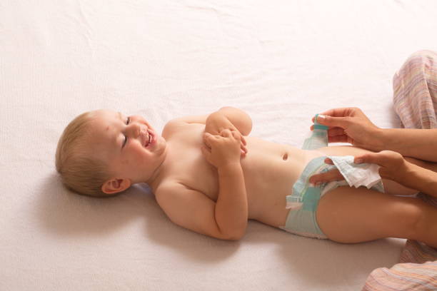 istock mom change baby diaper 868470120