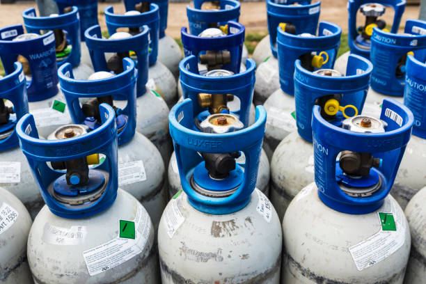Refrigerant gas cylinders under pressure ready to transport Brussels: Refrigerant gas cylinders under pressure of the Luxfer brand ready to transport in Brussels, Belgium canister photos stock pictures, royalty-free photos & images