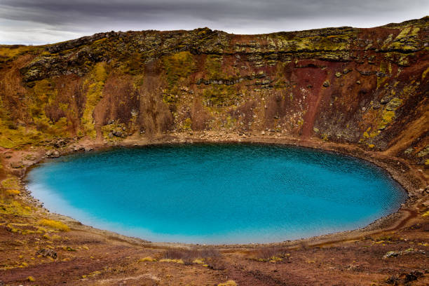 kerid lago sul da islândia - kerith - fotografias e filmes do acervo