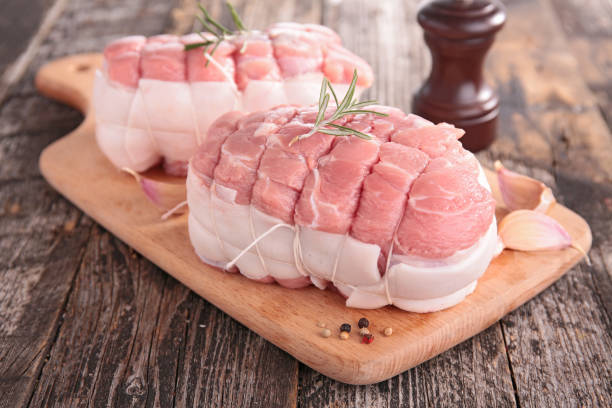 surowe mięso na pokładzie - chop cut of meat fillet food zdjęcia i obrazy z banku zdjęć