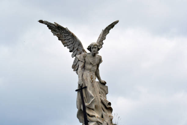 статуя архангела святого михаила перед - архангельск стоковые фото и изображения