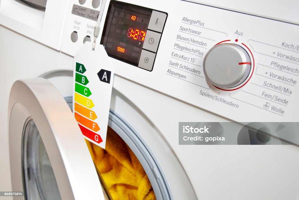 Moderne Waschmaschine Mit Ökolabel - Lizenzfrei Energie sparen Stock-Foto