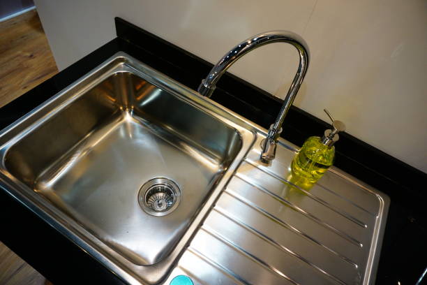 istock Stainless steel water basin with arched silver faucet 868597516