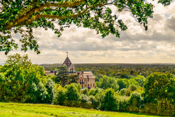 Richmond-Terrace Field Footpath on Terrace Field by the river Thames in summer, London U.K thames valley stock pictures, royalty-free photos & images