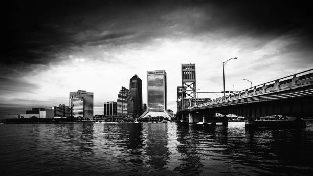 jacksonville, florida - florida weather urban scene dramatic sky imagens e fotografias de stock