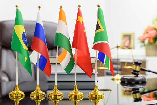 Concepto de economía y políticas BRICS: banderas de BRIC o grupo de cinco principales emergentes nacional economía es decir Brasil, Rusia, India, China, África del sur. Los miembros BRICS son principales todos los países en desarrollo. photo
